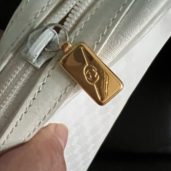AUTHENTIC VINTAGE GUCCI WHITE ON WHITE WITH GOLD ZIPPER VINTAGE CONDITION - Picture 8 of 13